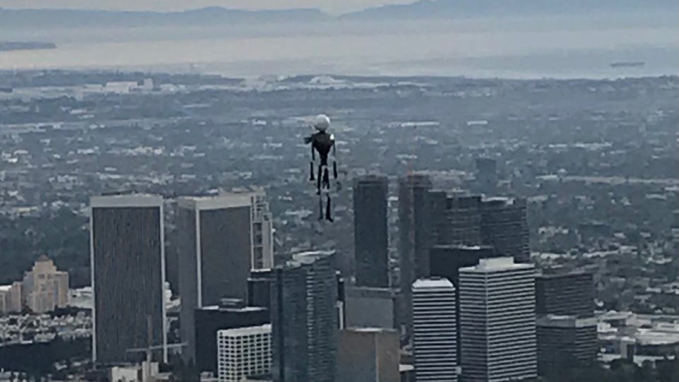 Jet pack spotted by LAX-bound pilots may have been balloons: FBI