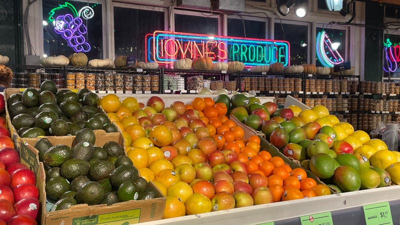 Iovine Brothers Produce at Reading Terminal Market