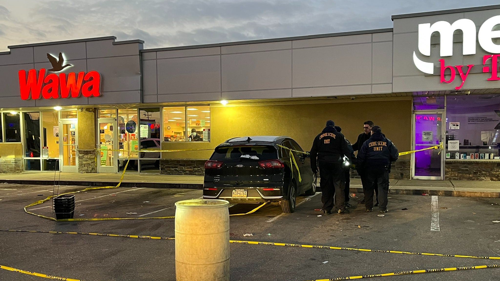 Police investigate fatal stabbing outside of South Philly Wawa