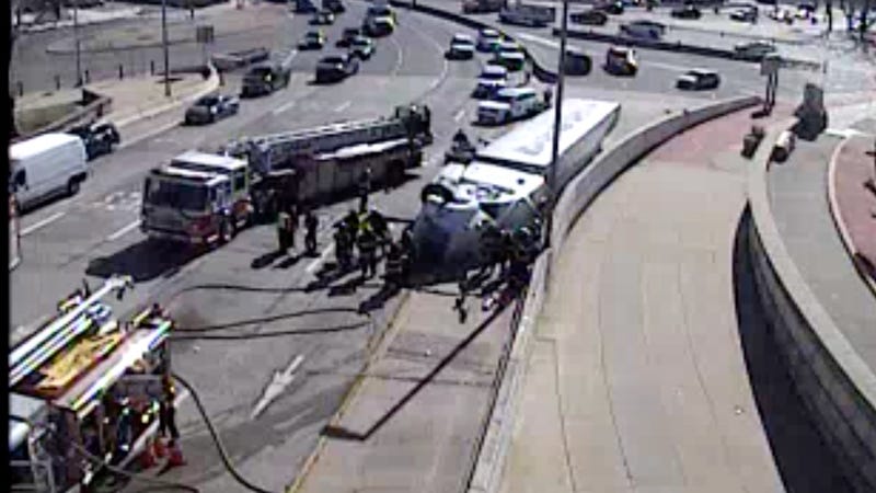 overturned tractor trailer on Benjamin Franklin Bridge
