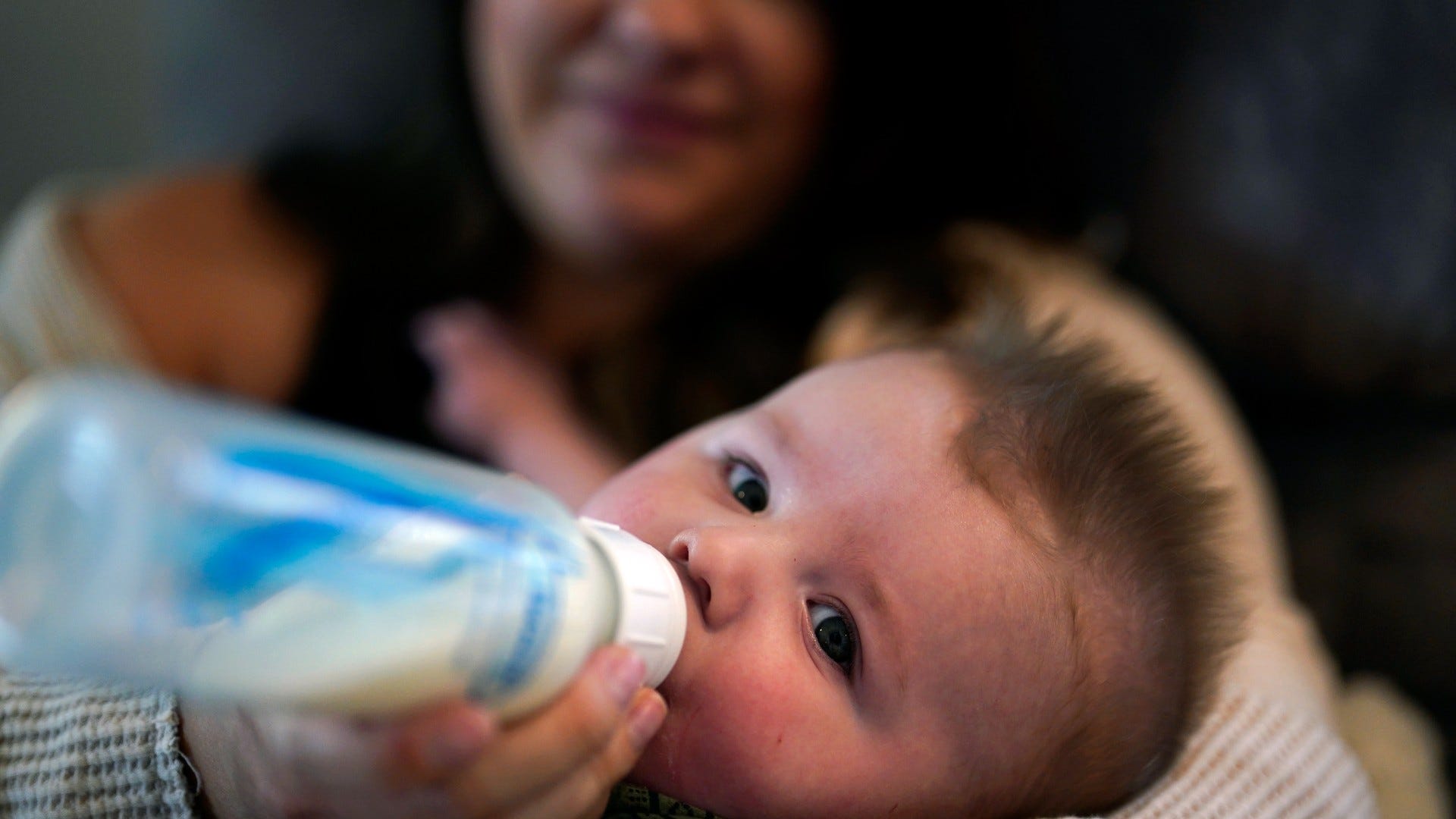 Parents swap, sell baby formula as Biden focuses on shortage