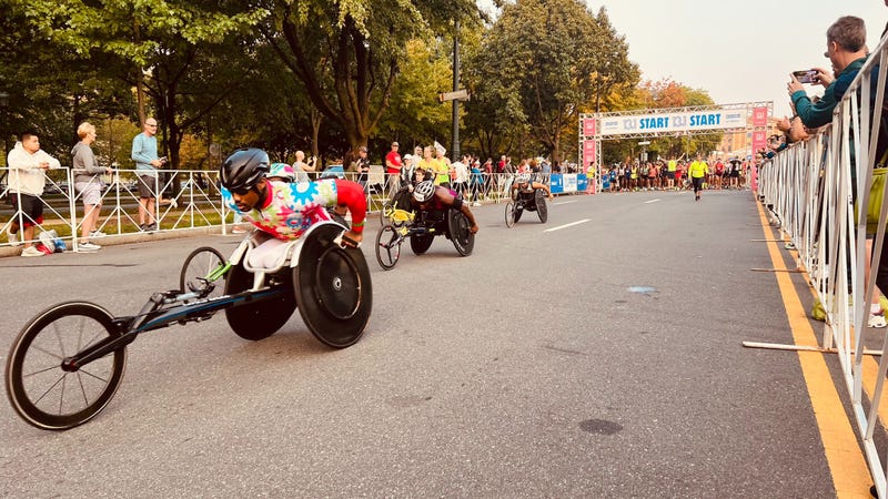 Athletes who use wheelchairs start the half-marathon on Sunday, September 18, 2022.