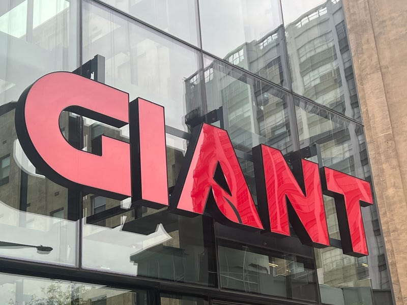 Giant logo