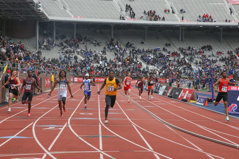 runners at the penn relays