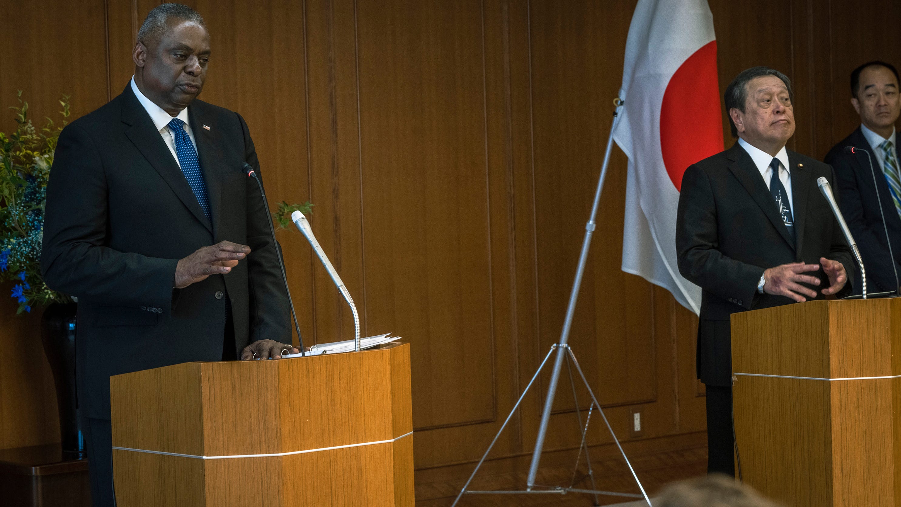 US, Japanese defense leaders discuss progress on closer alliance