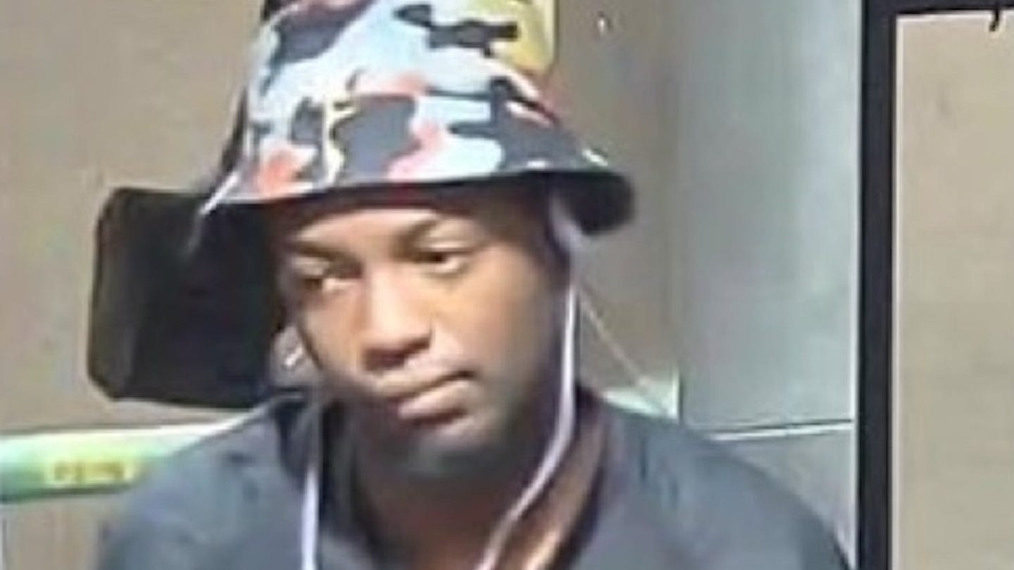 Farebeater slaps MTA worker at Penn Station subway exit gate