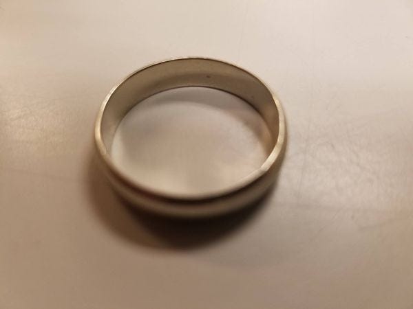 A missing wedding ring, apparently from 1948.