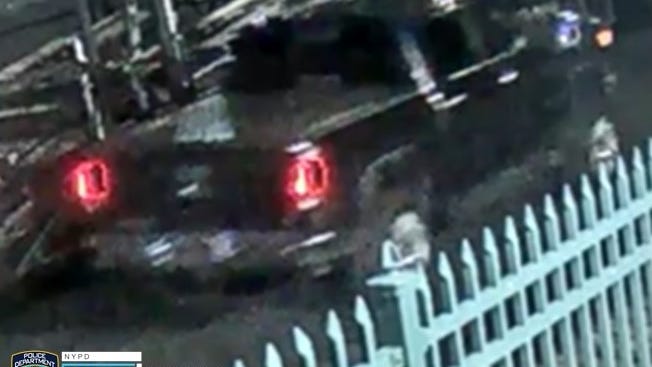 VIDEO: 4 struck in Brooklyn drive-by shooting, gunman sought