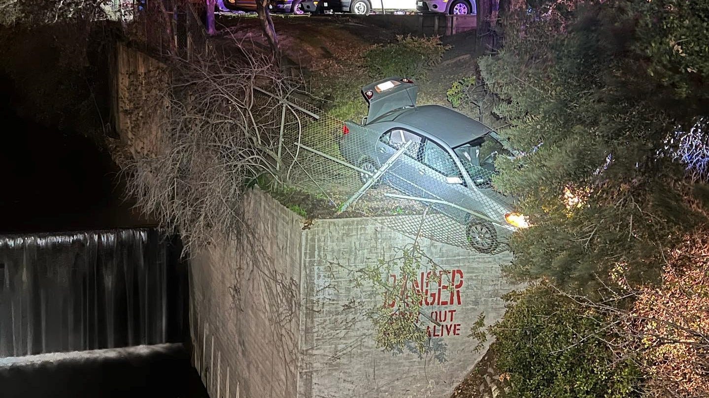 Car dangles above canal after alleged attempt to flee Walnut Creek police
