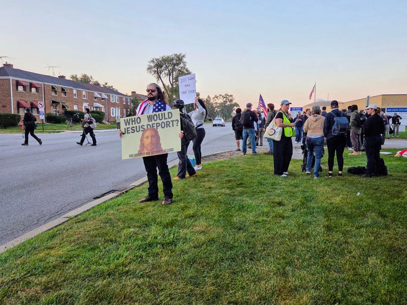 Protesters outside Broadview ICE facility