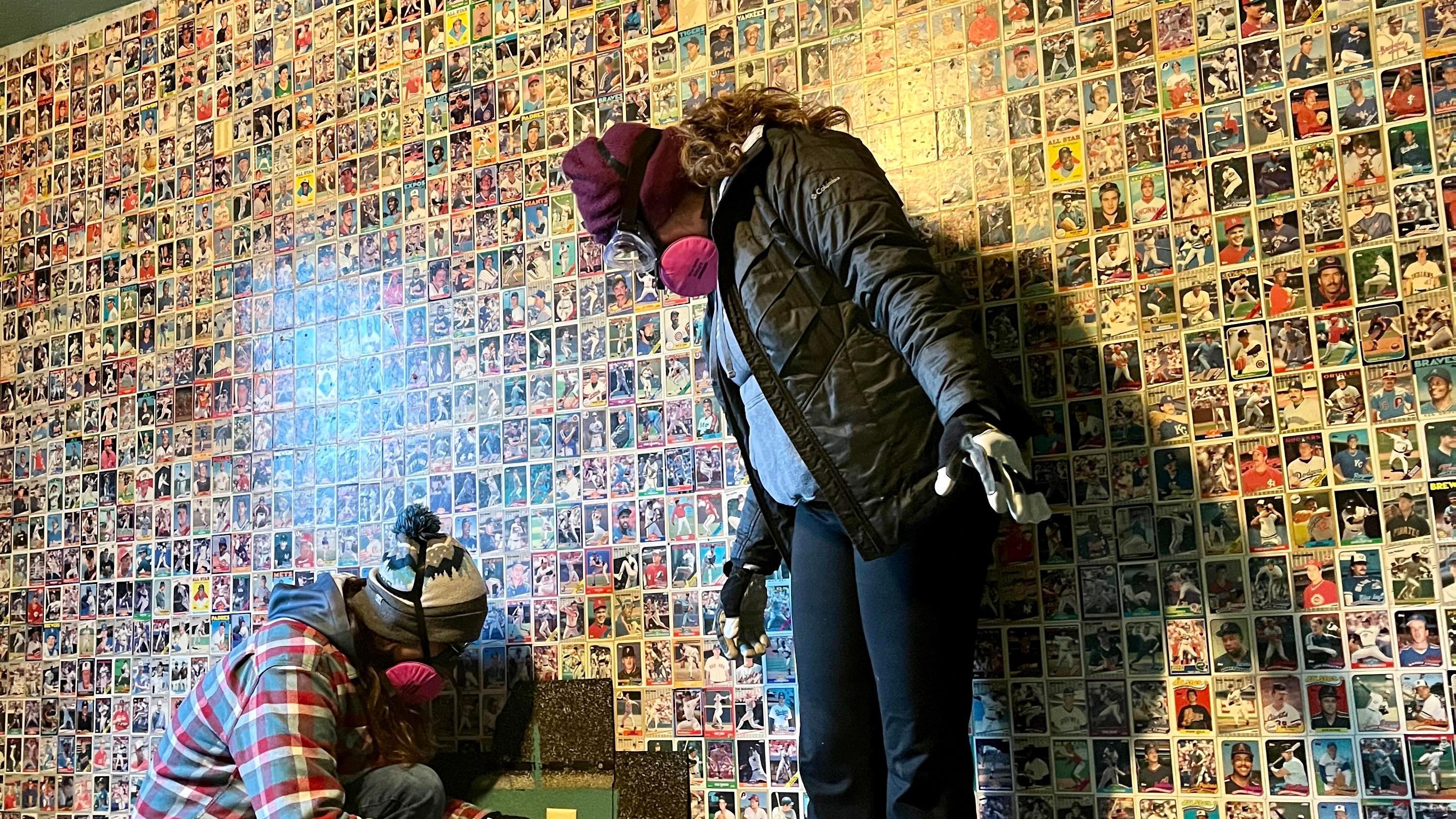 Family finds 1,600 vintage baseball cards hidden in wall