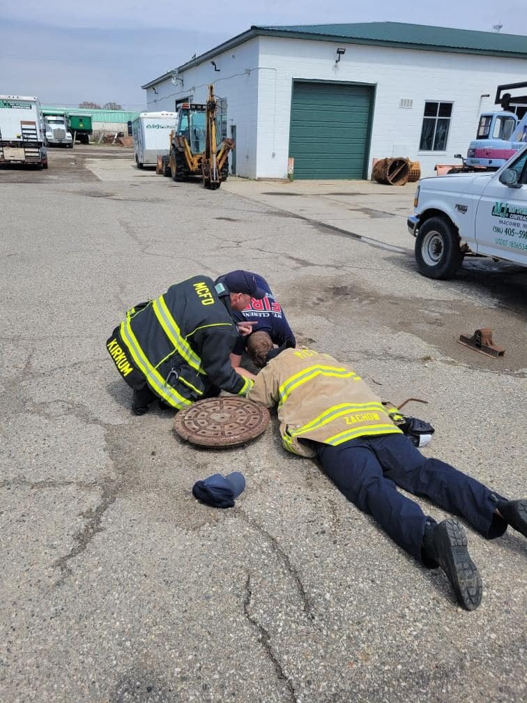 Macomb County rescue crew saving the ducks