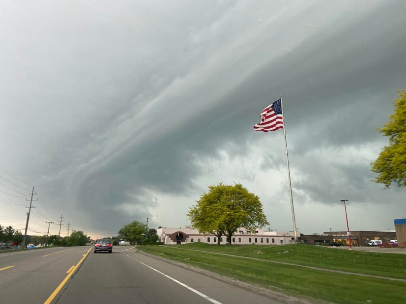 Residents in Oakland, Macomb and St. Clair Counties are in the dark Saturday morning after a rapidly expanding storm hit the northern Metro area, leaving more than 10,000 people without power.