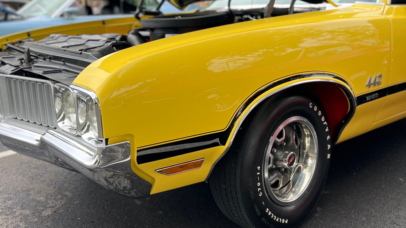 BIG 98.1 and American Heritage's 18th Annual Car Show