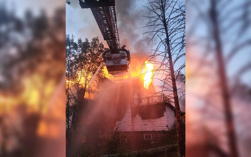 A fire consumed a building at the site of the long-closed Grossinger’s resort, once among the most storied and glamorous hotels in the Catskills