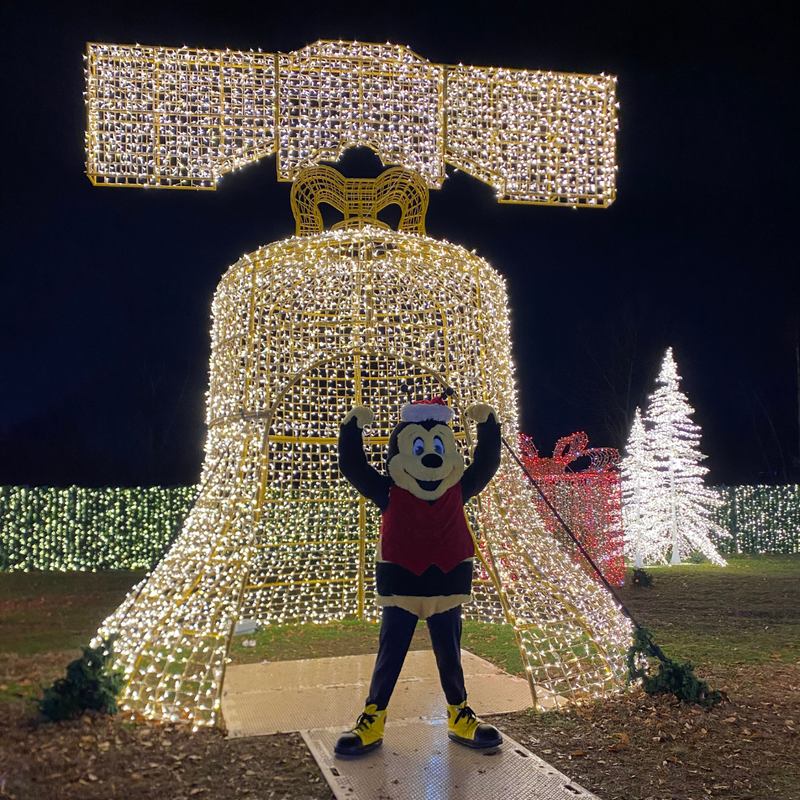 Jenn, Bill and Buzzbee’s Experience at Tinseltown Holiday Spectacular 2023