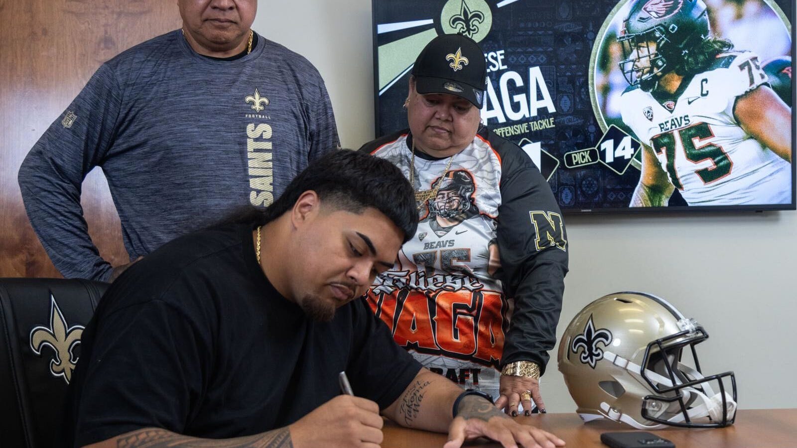 Saints 1st round pick Taliese Fuaga signs rookie deal
