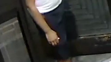 VIDEO: Man who threatened Bronx food delivery person with gun sought by NYPD