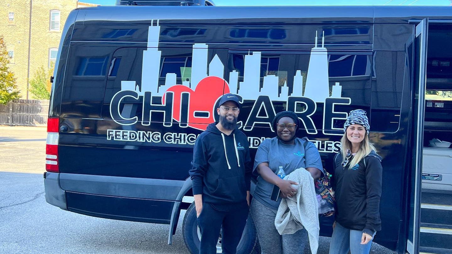 Hands-on help: Chicago nonprofit takes to the streets, delivering meals to city's homeless