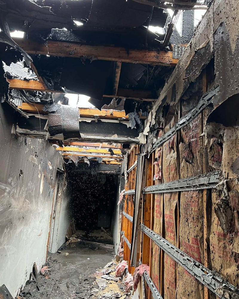 Emergency crews wasted no time pounding on residents' doors and getting them to safety after an early morning blaze engulfed a condo complex in Farmington Hills over the weekend.