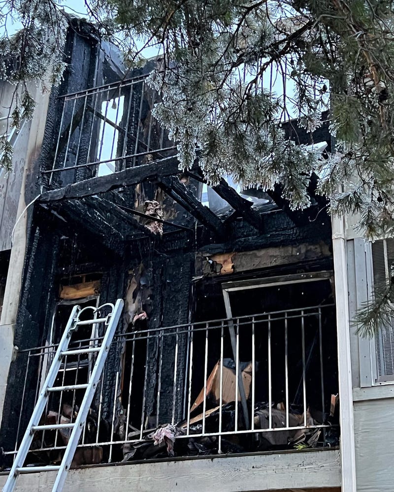 Emergency crews wasted no time pounding on residents' doors and getting them to safety after an early morning blaze engulfed a condo complex in Farmington Hills over the weekend.