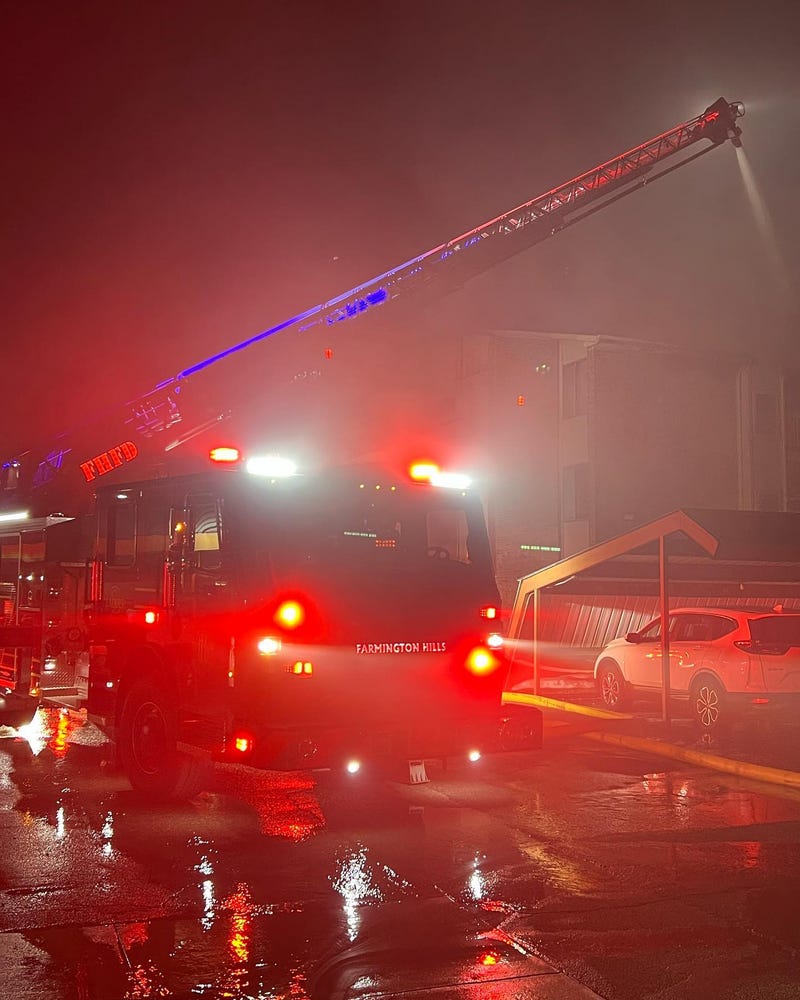 Emergency crews wasted no time pounding on residents' doors and getting them to safety after an early morning blaze engulfed a condo complex in Farmington Hills over the weekend.