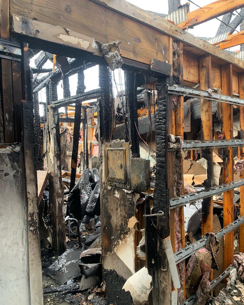 Emergency crews wasted no time pounding on residents' doors and getting them to safety after an early morning blaze engulfed a condo complex in Farmington Hills over the weekend.