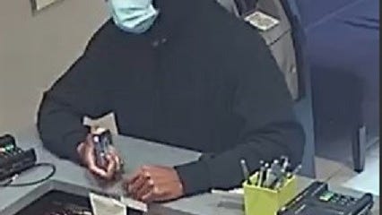 VIDEO: Armed robber who targeted clerks a Queens, Manhattan hotels sought by police