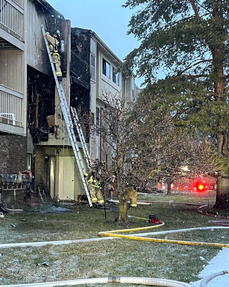 Emergency crews wasted no time pounding on residents' doors and getting them to safety after an early morning blaze engulfed a condo complex in Farmington Hills over the weekend.