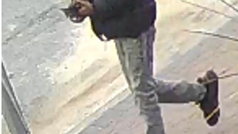 Police searching for thief who robbed 82-year-old man in Queens