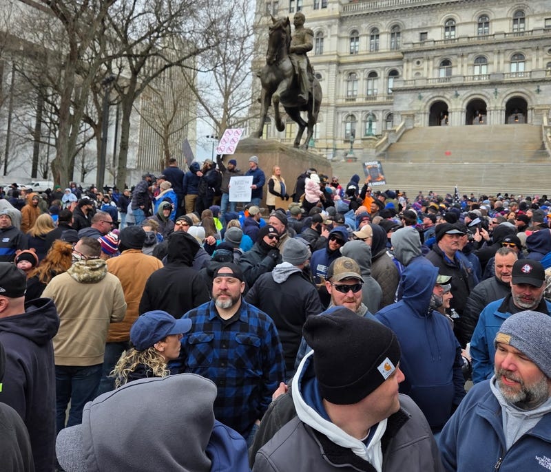 Corrections officers rally in Albany