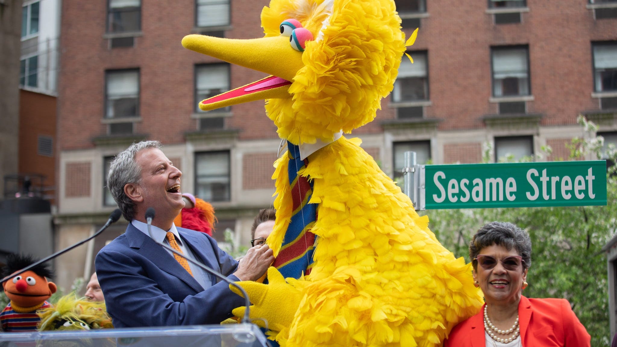 De Blasio joins Big Bird to christen Sesame Street in Manhattan