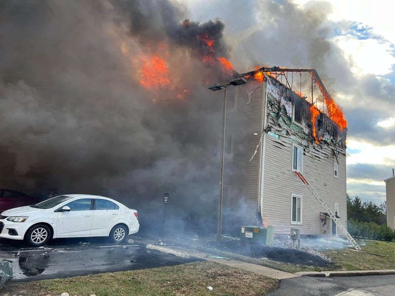 5 people, including 2 babies, injured in Delaware apartment fire
