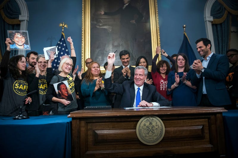 de Blasio signs master street design plan