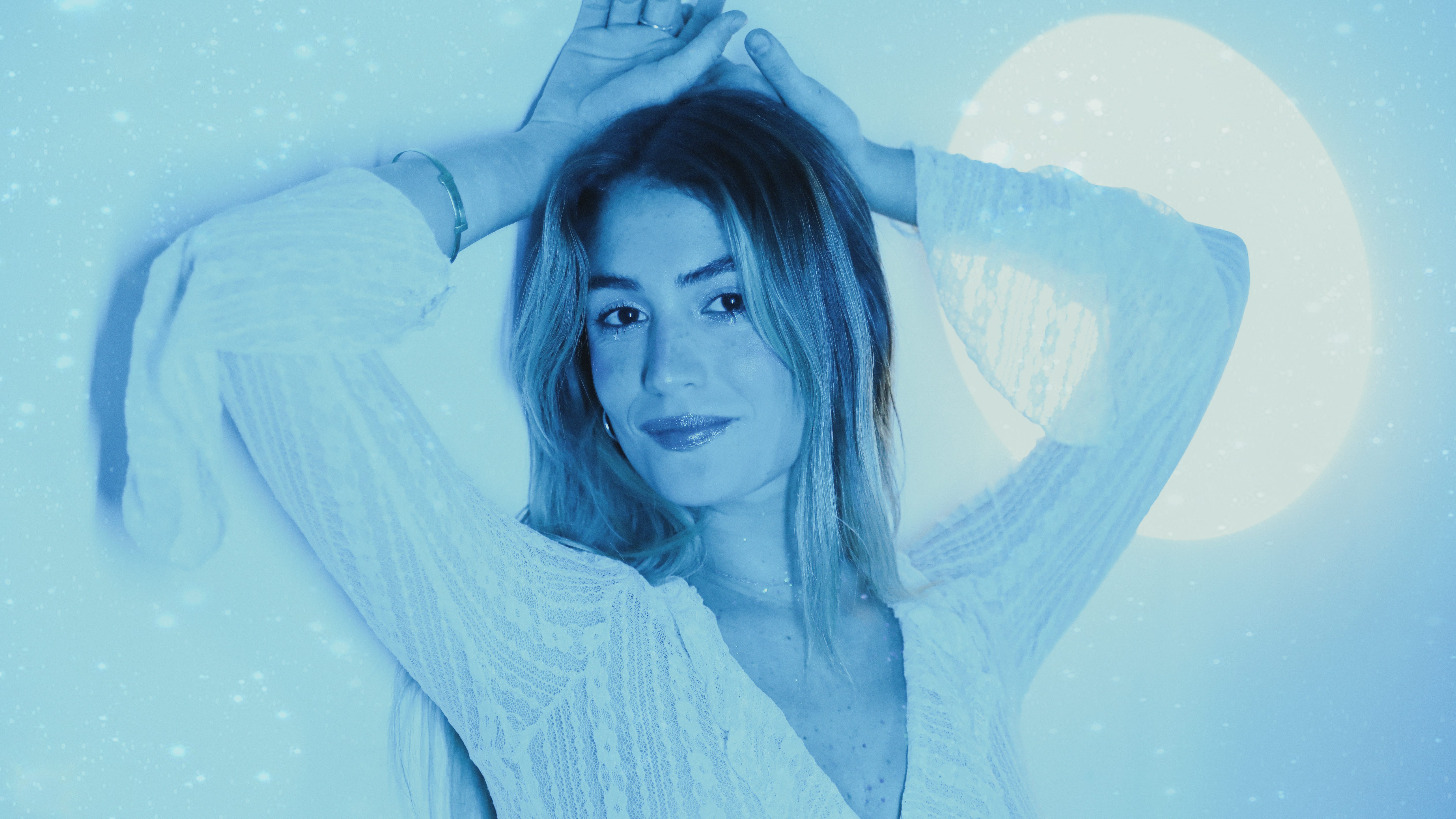 Conoce a Alessandra Aguirre, la peruana que está cautivando a la industria musical