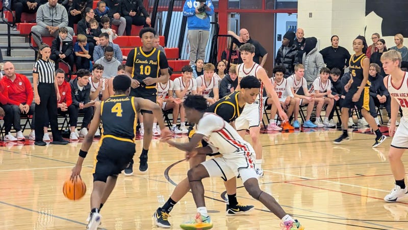 Lincoln Park moves the ball against Moon