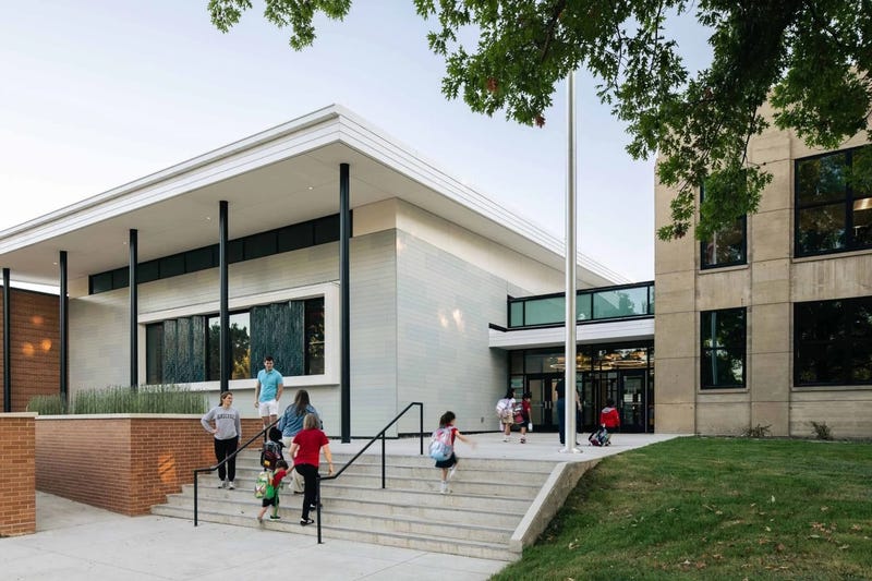 As summer winds down, students across North Texas are gearing up to head back to the classroom for the 2025–26 school year. Here’s when classes officially begin in major districts: