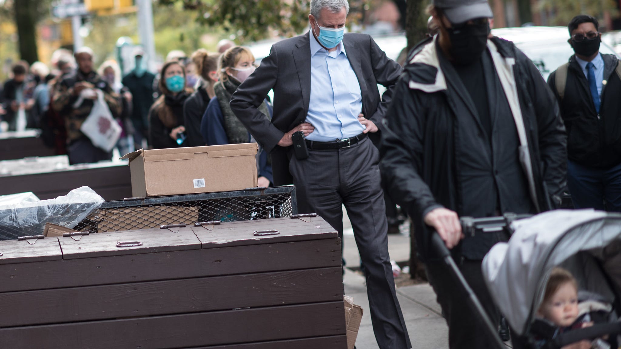Mayor de Blasio waits in line for over 3 hours to vote early in Brooklyn