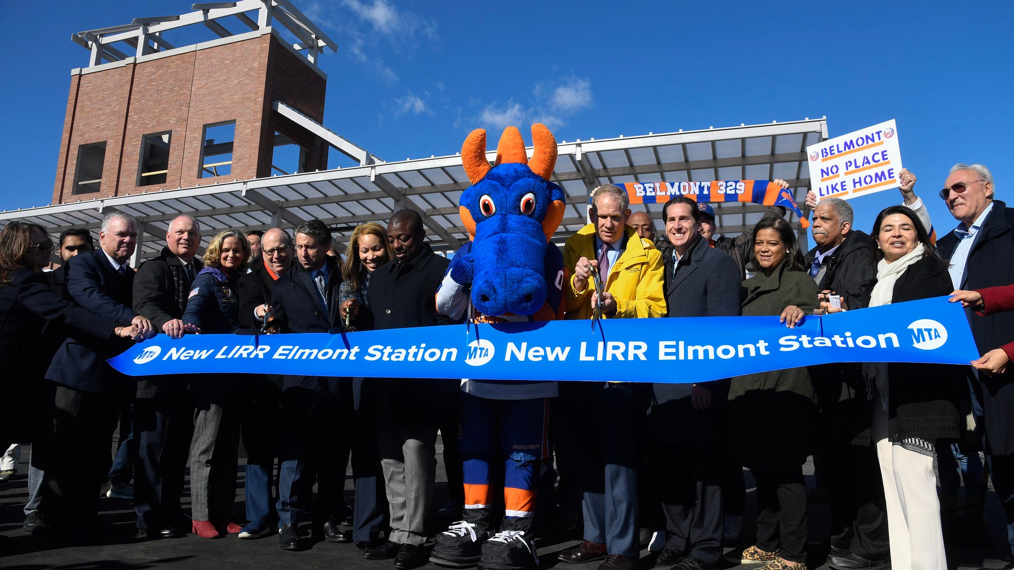 PHOTOS: LIRR opens 1st new station in 50 years to bring Islanders fans to new UBS Arena