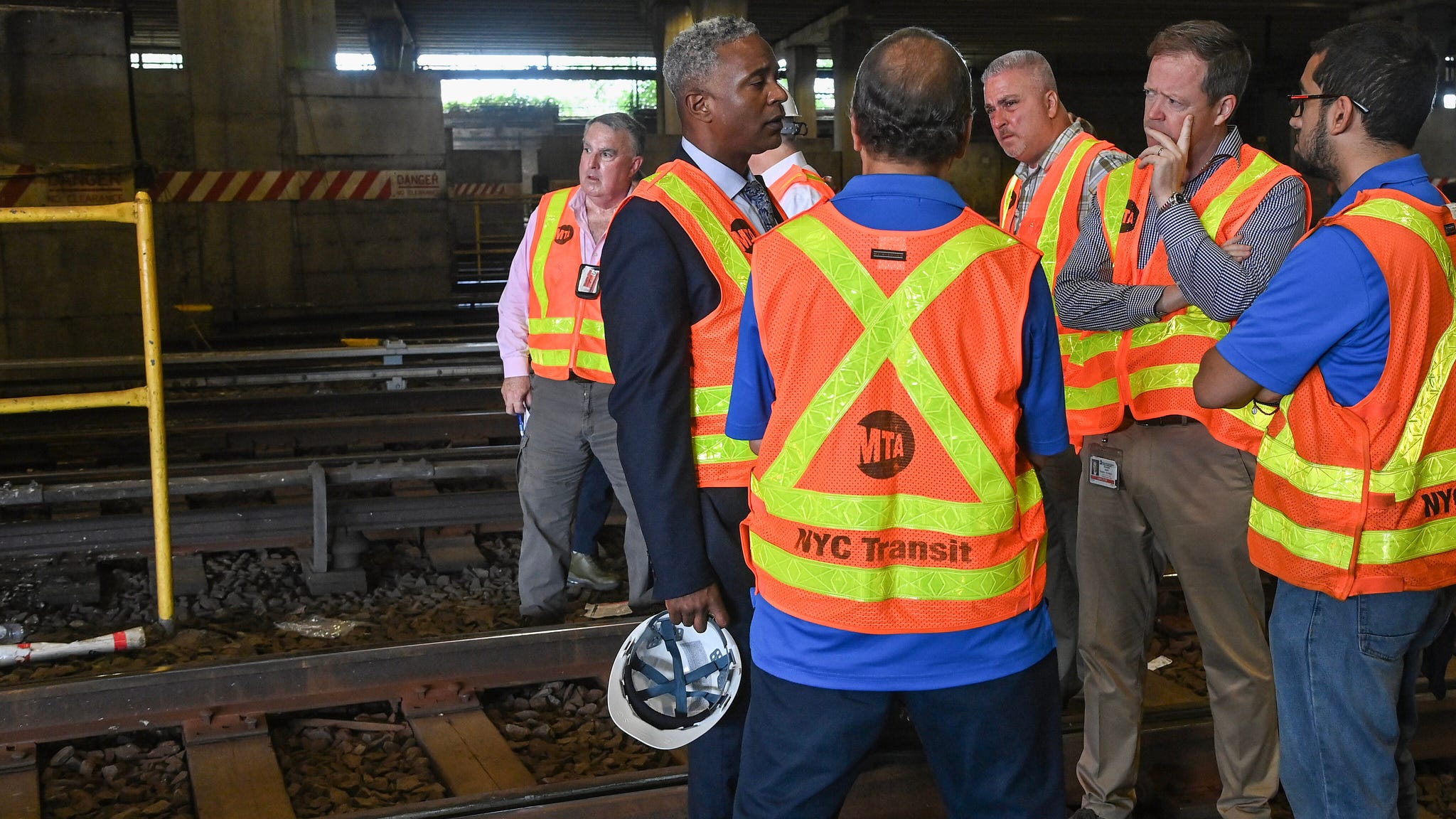 MTA worker found dead at Bronx train yard, possibly made contact with 3rd rail: police
