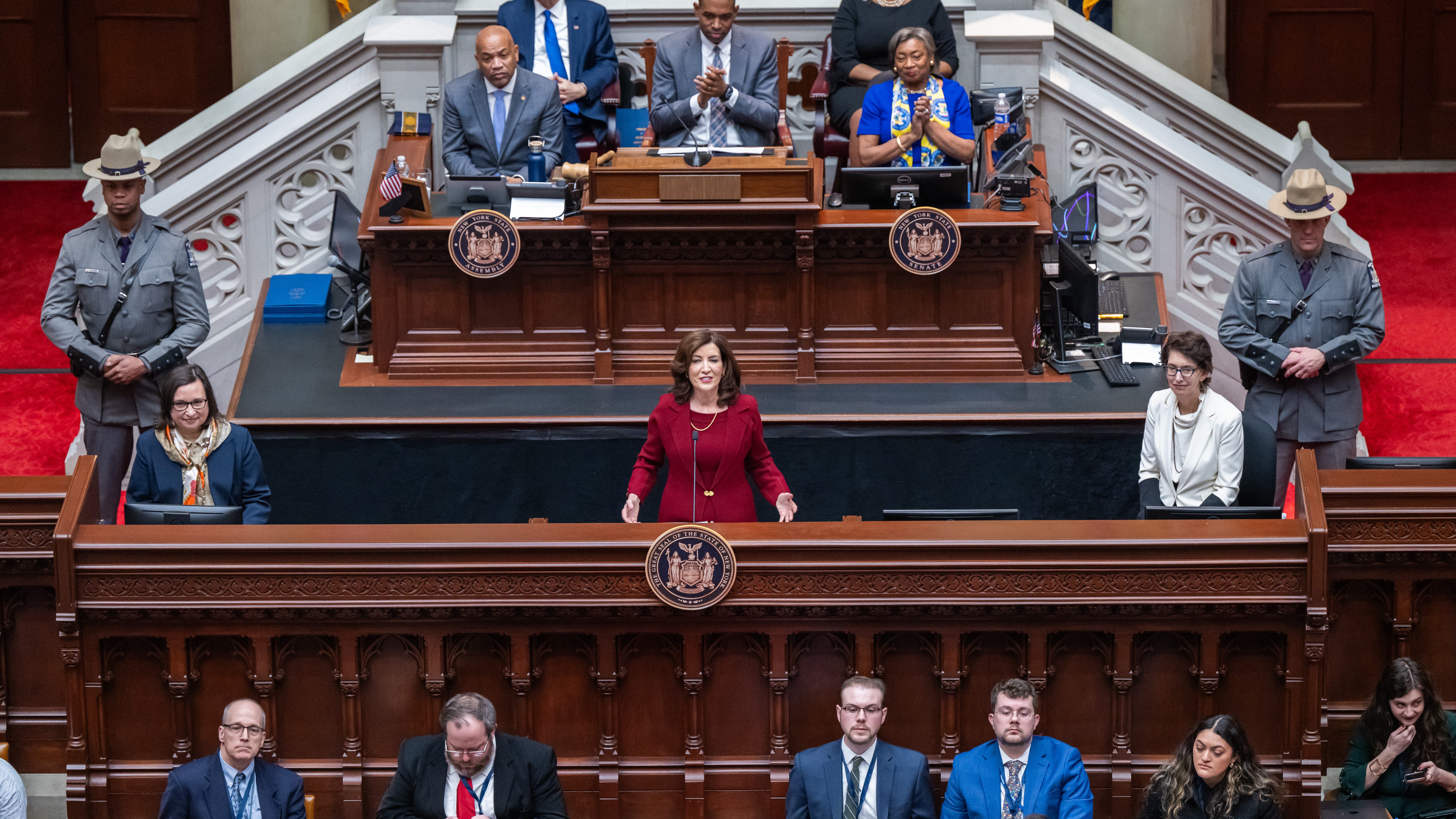 LISTEN: As crucial House elections near, Gov. Hochul outlines agenda in State of the State
