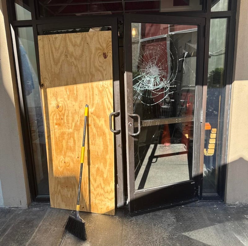 JJ's Casa-Di-Pizza break-in