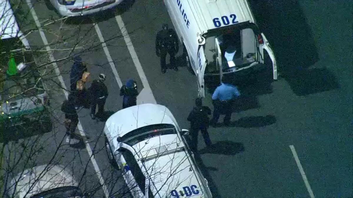 Cop injured, 4 teens arrested among mob of hundreds who flooded Center City