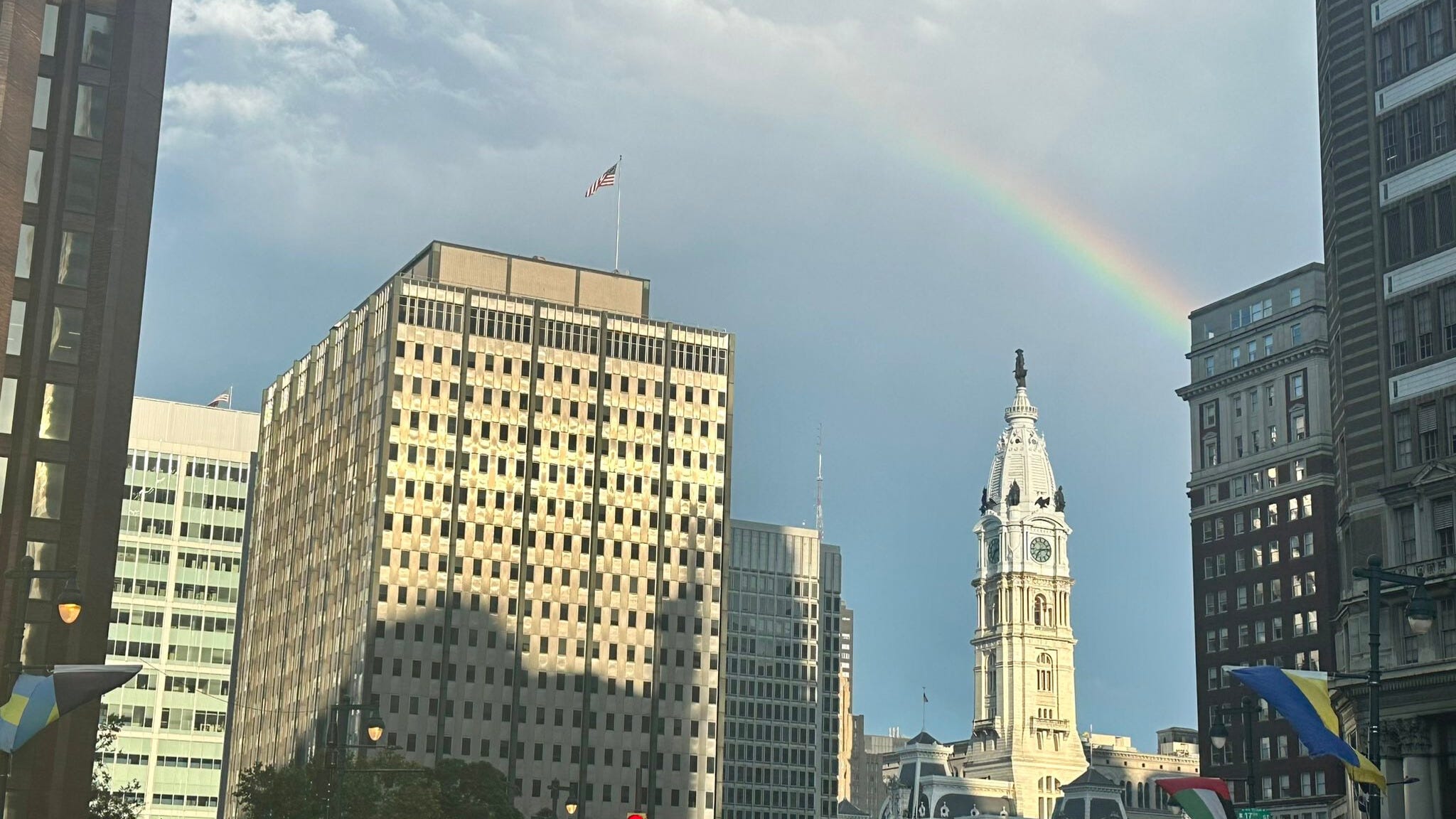 Weather delay doesn't rain on Welcome America concertgoers' parade
