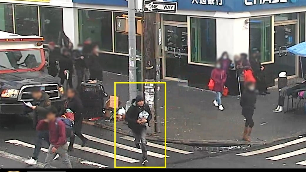 2 men distract Brinks employee while 3rd man steals bag of $300K in front of BK Chase Bank