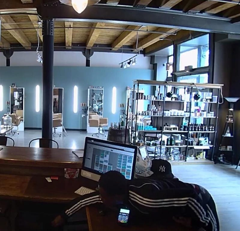 Printers Row salon robbed while stylist cut hair