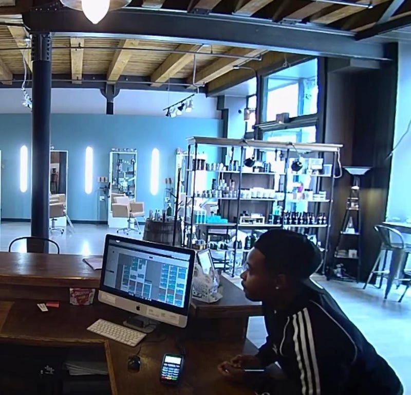 Printers Row salon robbed while stylist cut hair