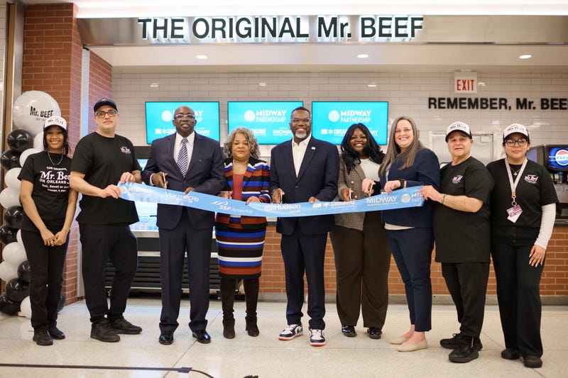 George Mboya, Tracey Payne, Mayor Brandon Johnson & Mr. Beef staff cut the ribbon on Midway location