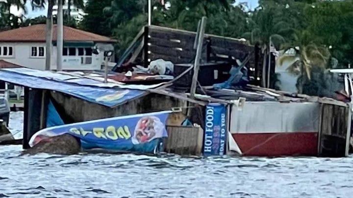 Popular food boat capsizes and sinks in Florida