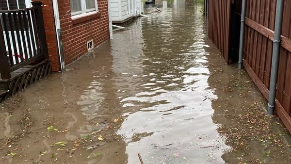 Thunderstorms in Dallas cause flooding & power outages
